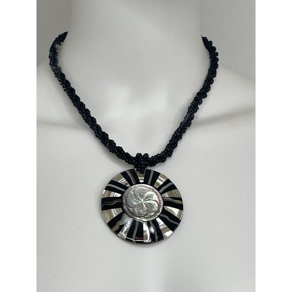 Abalone Medallion Shell Necklace Mother of Pearl Black Beads 18” Round Flower - Picture 5 of 16